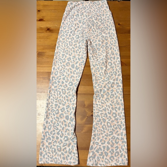 VS PINK Leopard Print Flare Leggings w/ Crossover V-shaped Waistband - Picture 6 of 7